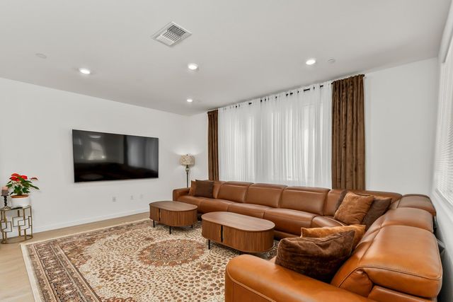1100 Rio Del Oro Way, Olivehurst, CA 95961