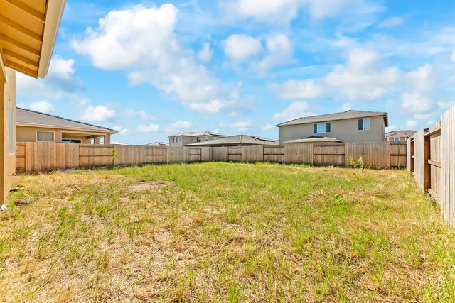 1100 Rio Del Oro Way, Olivehurst, CA 95961