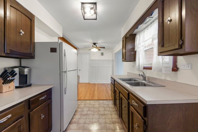 15200 Oxford Drive, Oak Forest, IL 60452