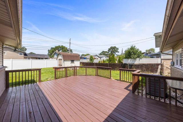 15200 Oxford Drive, Oak Forest, IL 60452