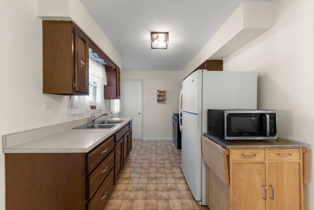 15200 Oxford Drive, Oak Forest, IL 60452