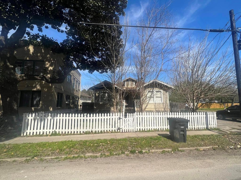 4105 Mckinney Street B, Houston, TX 77023