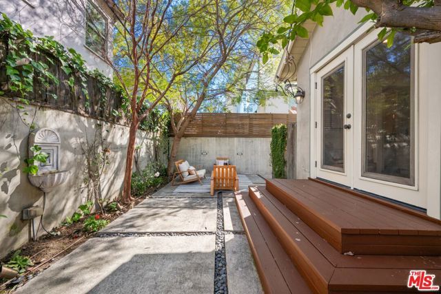 8712 Sherwood Drive, West Hollywood, CA 90069