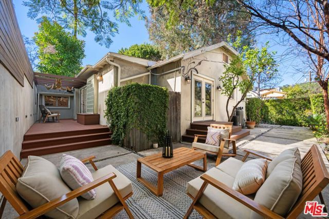 8712 Sherwood Drive, West Hollywood, CA 90069