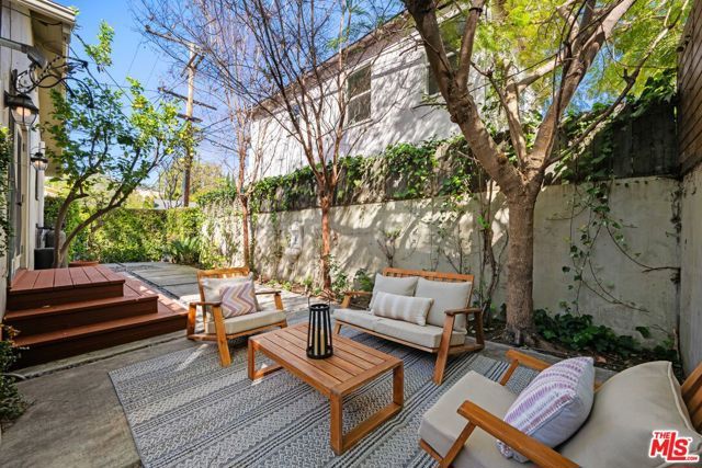 8712 Sherwood Drive, West Hollywood, CA 90069