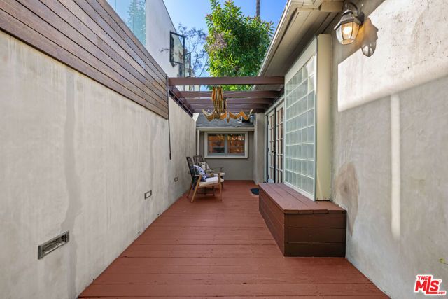 8712 Sherwood Drive, West Hollywood, CA 90069