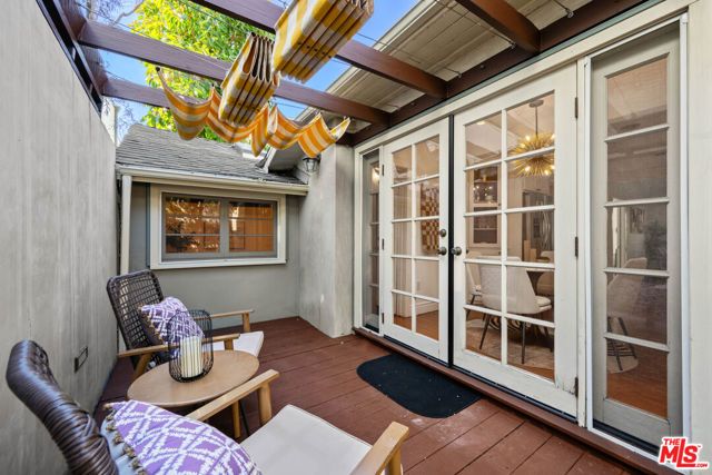 8712 Sherwood Drive, West Hollywood, CA 90069