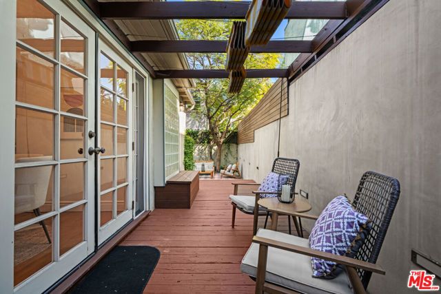 8712 Sherwood Drive, West Hollywood, CA 90069