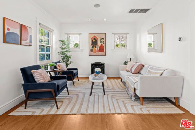 8712 Sherwood Drive, West Hollywood, CA 90069