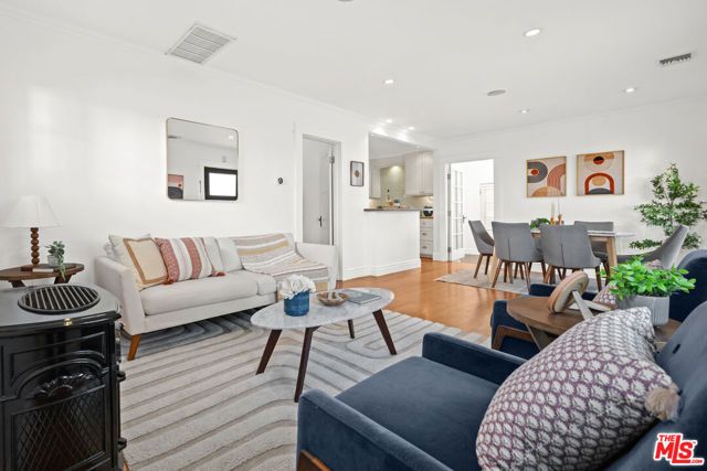 8712 Sherwood Drive, West Hollywood, CA 90069