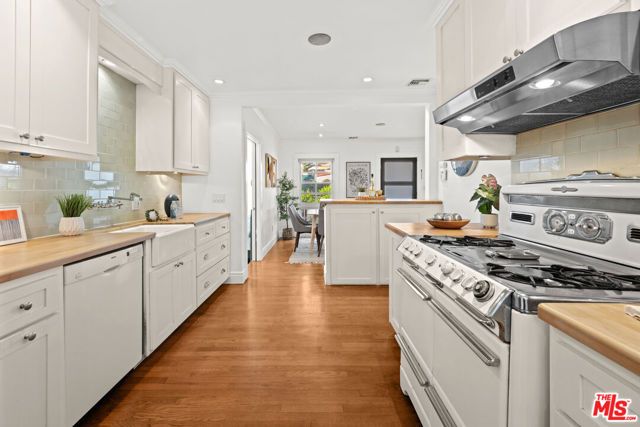 8712 Sherwood Drive, West Hollywood, CA 90069