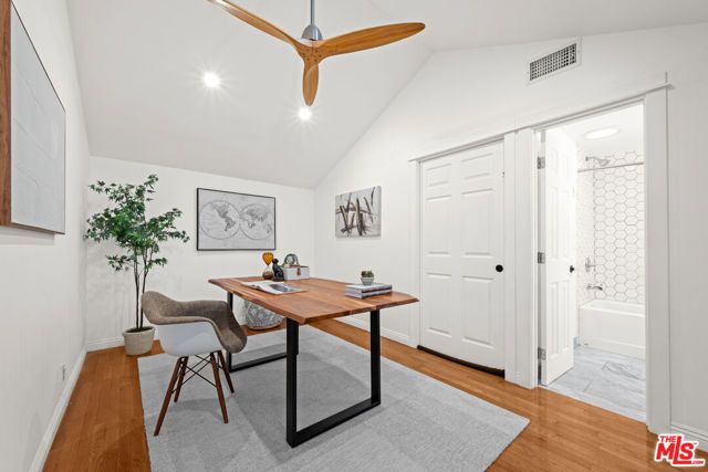 8712 Sherwood Drive, West Hollywood, CA 90069