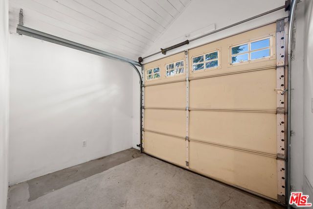 8712 Sherwood Drive, West Hollywood, CA 90069