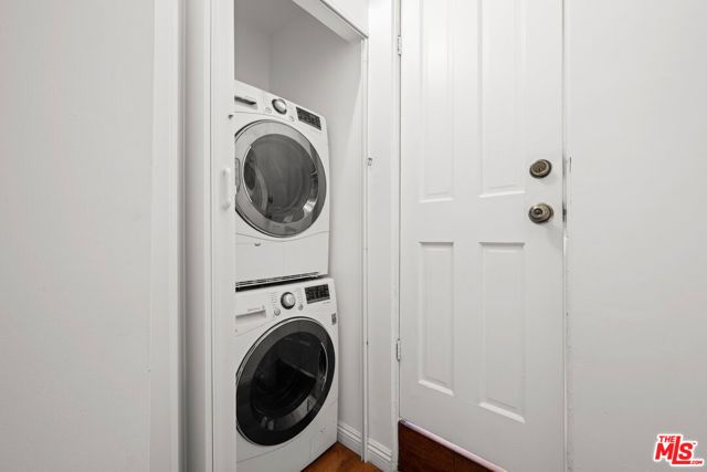 8712 Sherwood Drive, West Hollywood, CA 90069