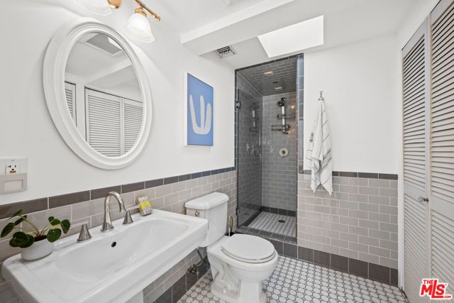 8712 Sherwood Drive, West Hollywood, CA 90069