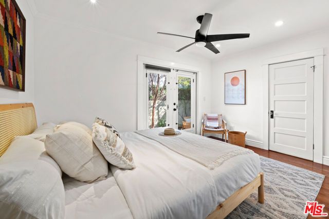 8712 Sherwood Drive, West Hollywood, CA 90069