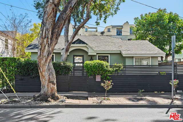 8712 Sherwood Drive, West Hollywood, CA 90069