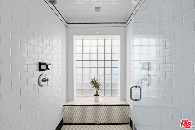 8712 Sherwood Drive, West Hollywood, CA 90069