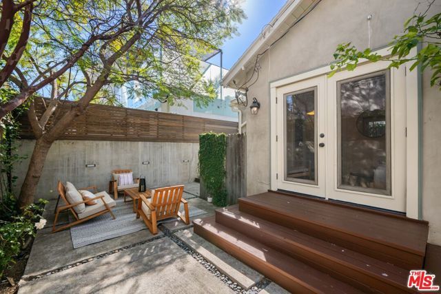 8712 Sherwood Drive, West Hollywood, CA 90069