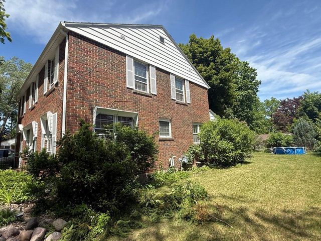 166 N CLINTON AVENUE, Clintonville, WI 54929