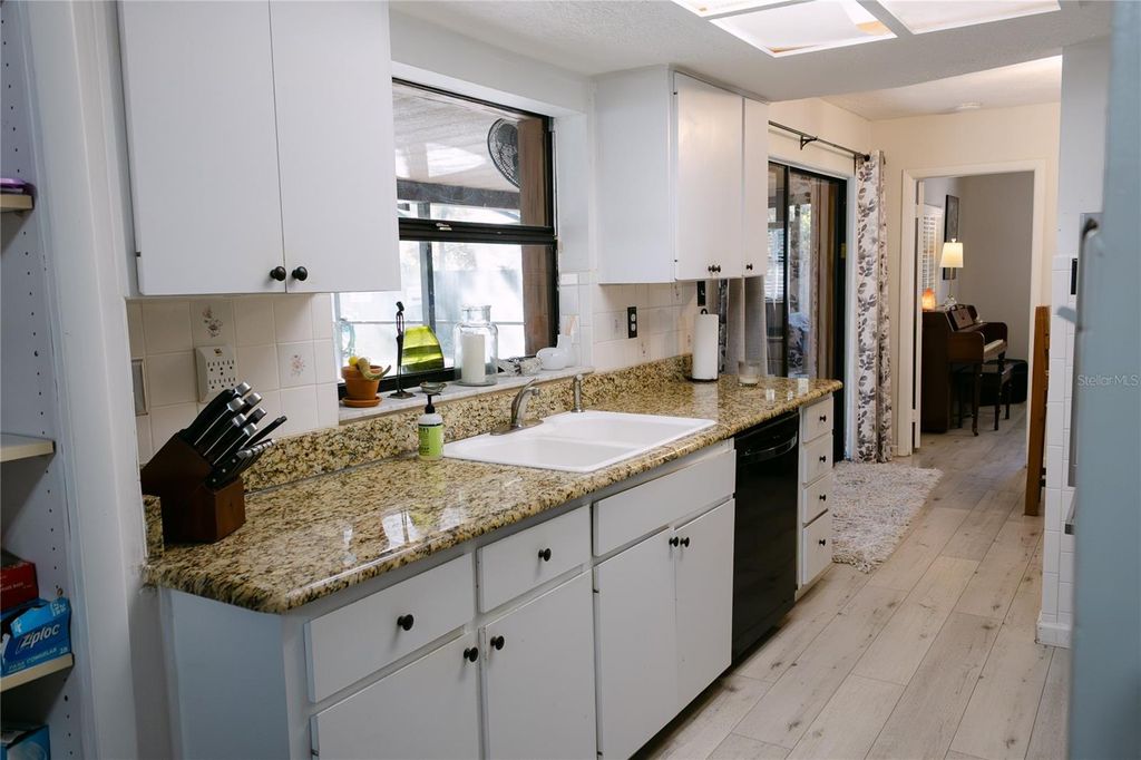 Image 12 of property listing at 18305 OAKDALE ROAD, Odessa, FL 33556