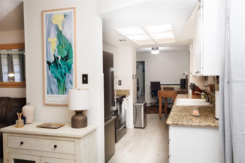 Image 9 of property listing at 18305 OAKDALE ROAD, Odessa, FL 33556