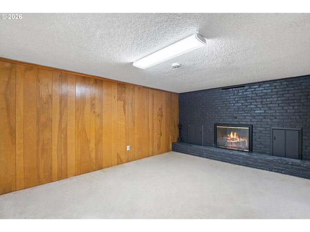 8335 Ne KLICKITAT St, Portland, OR 97220