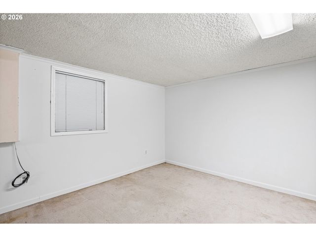 8335 Ne KLICKITAT St, Portland, OR 97220