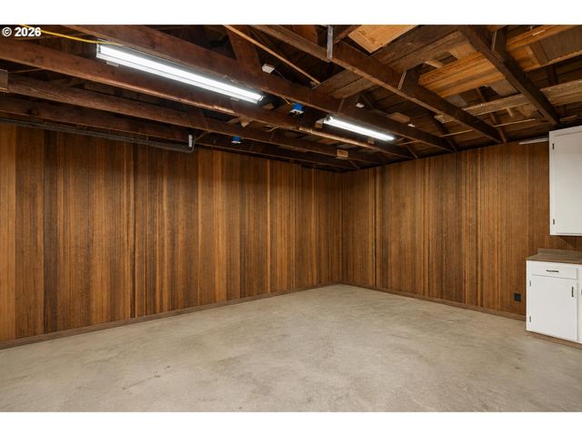 8335 Ne KLICKITAT St, Portland, OR 97220