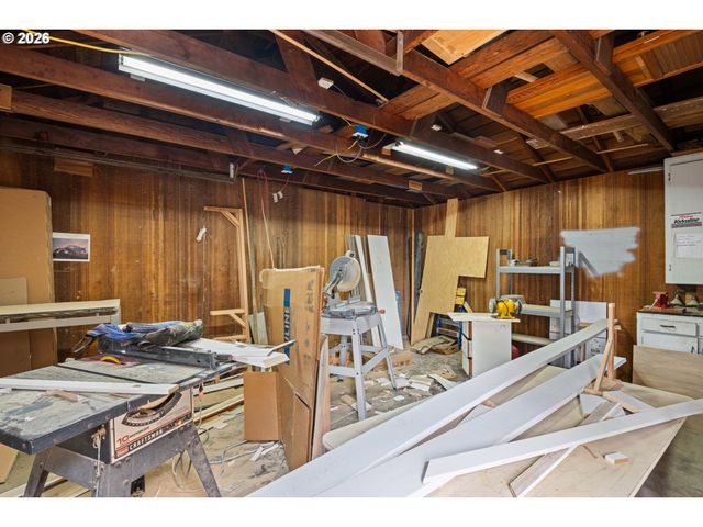 8335 Ne KLICKITAT St, Portland, OR 97220