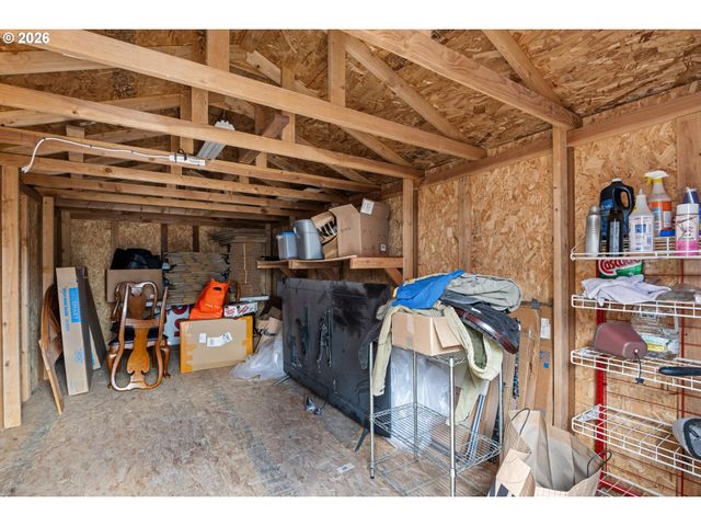8335 Ne KLICKITAT St, Portland, OR 97220