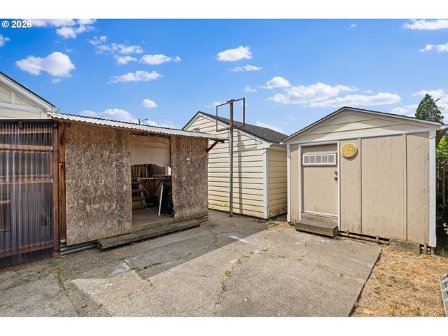 8335 Ne KLICKITAT St, Portland, OR 97220