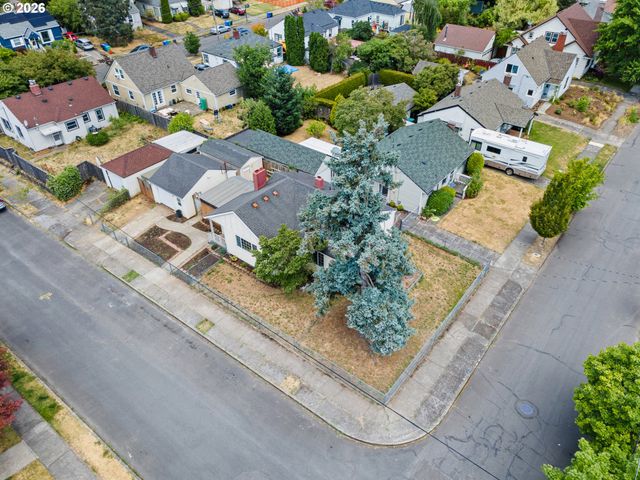 8335 Ne KLICKITAT St, Portland, OR 97220