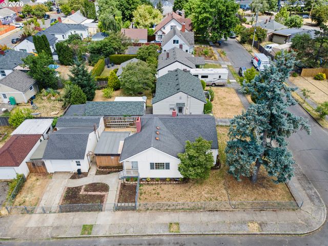 8335 Ne KLICKITAT St, Portland, OR 97220