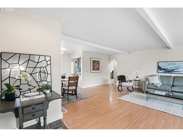 8335 Ne KLICKITAT St, Portland, OR 97220