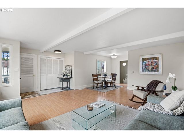 8335 Ne KLICKITAT St, Portland, OR 97220