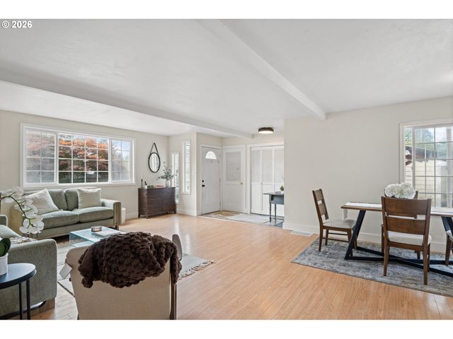 8335 Ne KLICKITAT St, Portland, OR 97220