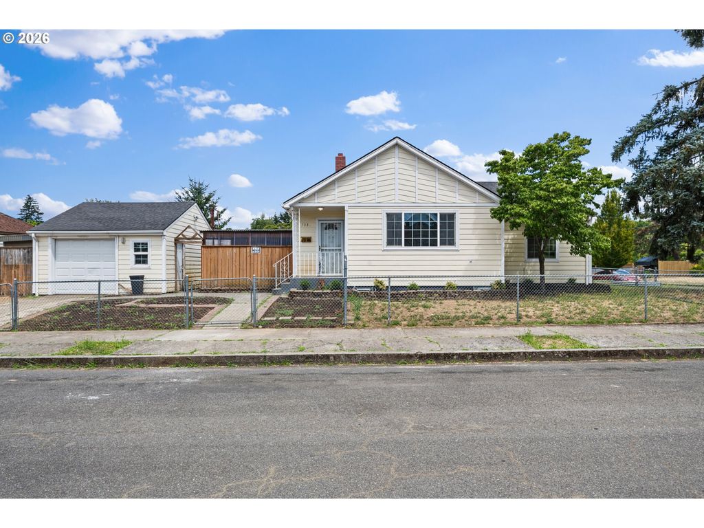 8335 Ne KLICKITAT St, Portland, OR 97220