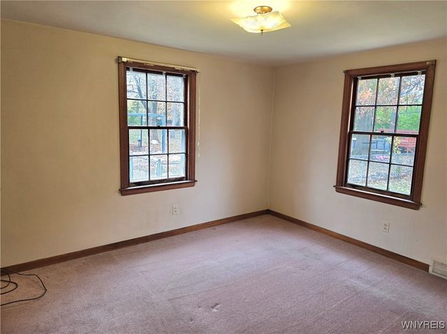 246 E Treehaven Road, Cheektowaga, NY 14215