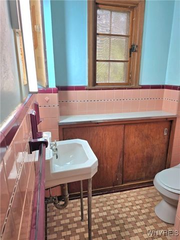 246 E Treehaven Road, Cheektowaga, NY 14215