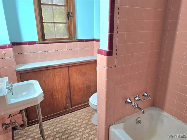 246 E Treehaven Road, Cheektowaga, NY 14215