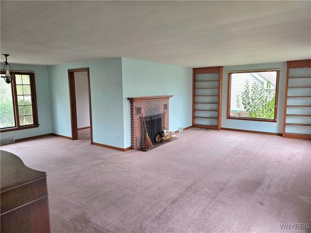 246 E Treehaven Road, Cheektowaga, NY 14215