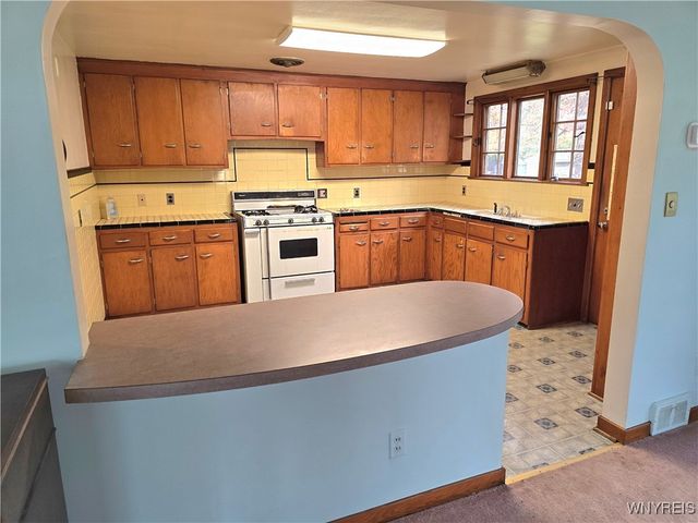 246 E Treehaven Road, Cheektowaga, NY 14215