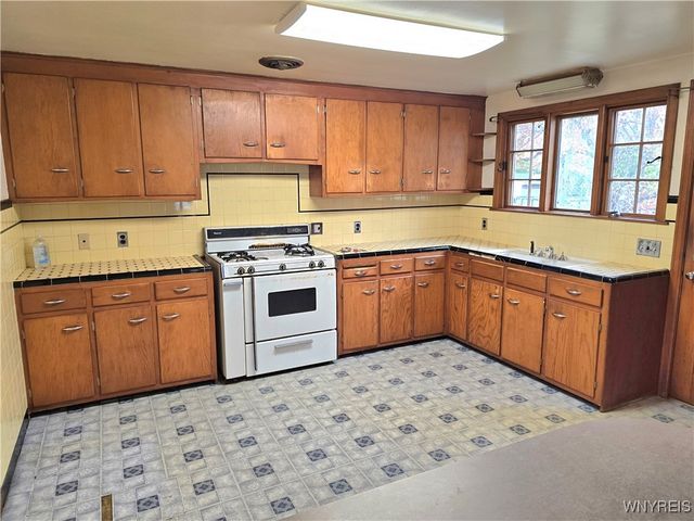 246 E Treehaven Road, Cheektowaga, NY 14215