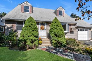 145 Manhasset Avenue, Manhasset, NY 11030