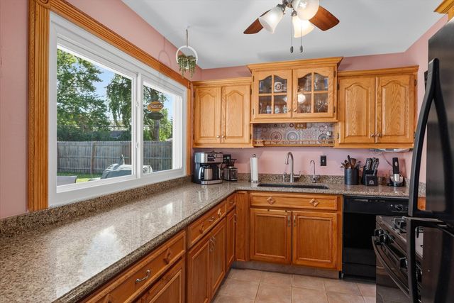 14 Hampton Road, Montgomery, IL 60538