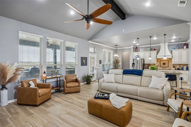 11201 Lakecrest Drive, Sanger, TX 76266