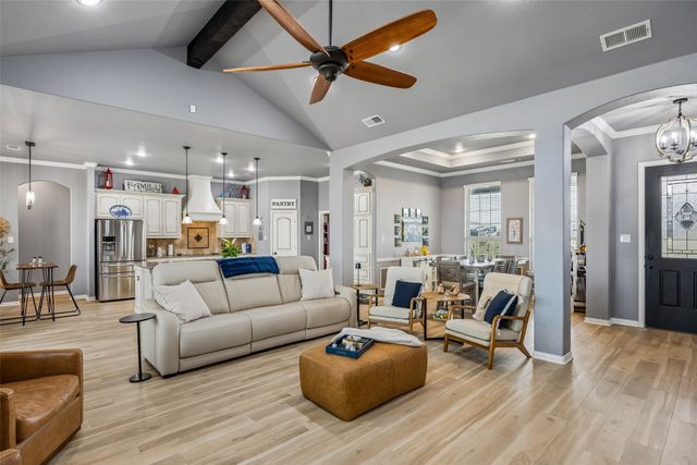 11201 Lakecrest Drive, Sanger, TX 76266