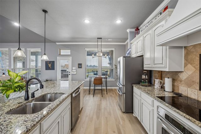 11201 Lakecrest Drive, Sanger, TX 76266