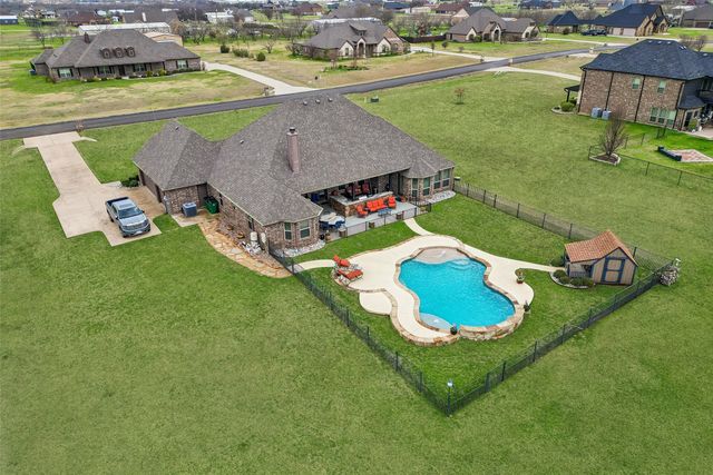 11201 Lakecrest Drive, Sanger, TX 76266